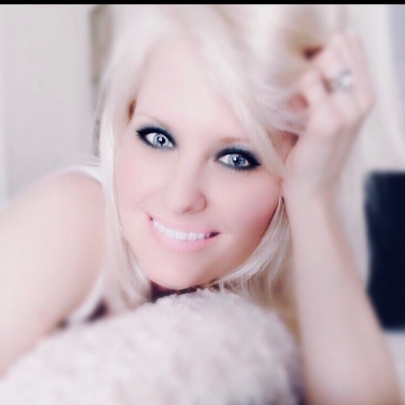 Meet your Posher, Angie - Picture 1 of 1